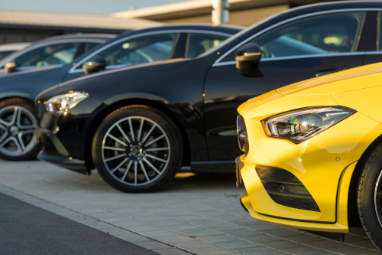 Gelber Mercedes-Benz für Autoankauf Waiblingen Gelber Mercedes-Benz für Autoankauf Waiblingen